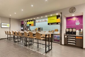 Free daily continental breakfast - Home2 Suites by Hilton Houston Stafford (Stafford)