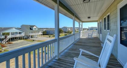 Holden Haven 4 Bedroom Home by RedAwning