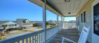Holden Haven 4 Bedroom Home by RedAwning
