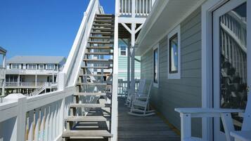 House, 4 Bedrooms | Property grounds