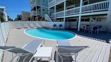 House, 4 Bedrooms | Pool