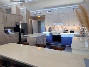 House, 3 Bedrooms | Private kitchen