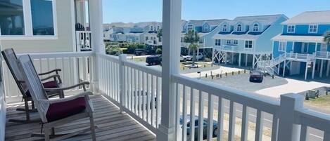 House, 4 Bedrooms | Terrace/patio