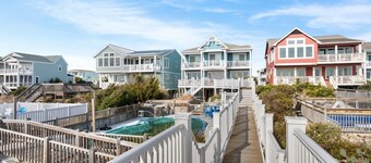 Majak Moments 7 Bedroom Home by RedAwning