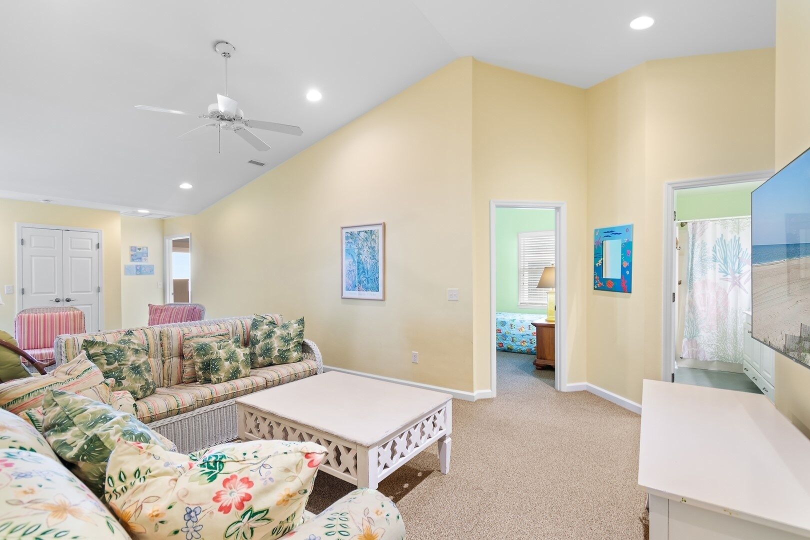 Huis, meerdere slaapkamers | Woonruimte | Flatscreentelevisie