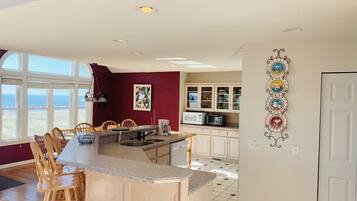 House, 4 Bedrooms | Private kitchen | Full-size fridge, microwave, oven, stovetop