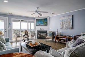 House, 4 Bedrooms | Living area