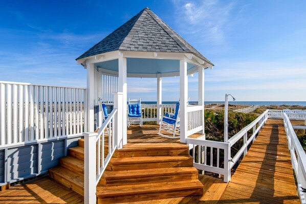 House, 4 Bedrooms | Property grounds