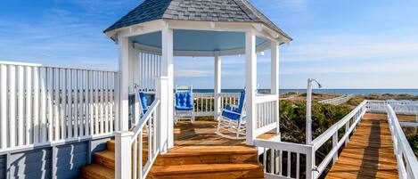 House, 4 Bedrooms | Property grounds