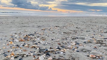 House, 5 Bedrooms | Beach