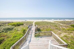 House, 6 Bedrooms | Beach | On the beach