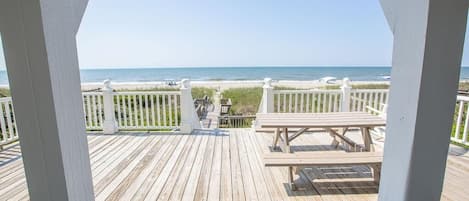 House, 6 Bedrooms | Balcony