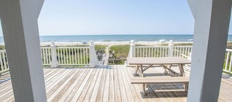 Paw-paw's Place 6 Bedroom Home by RedAwning