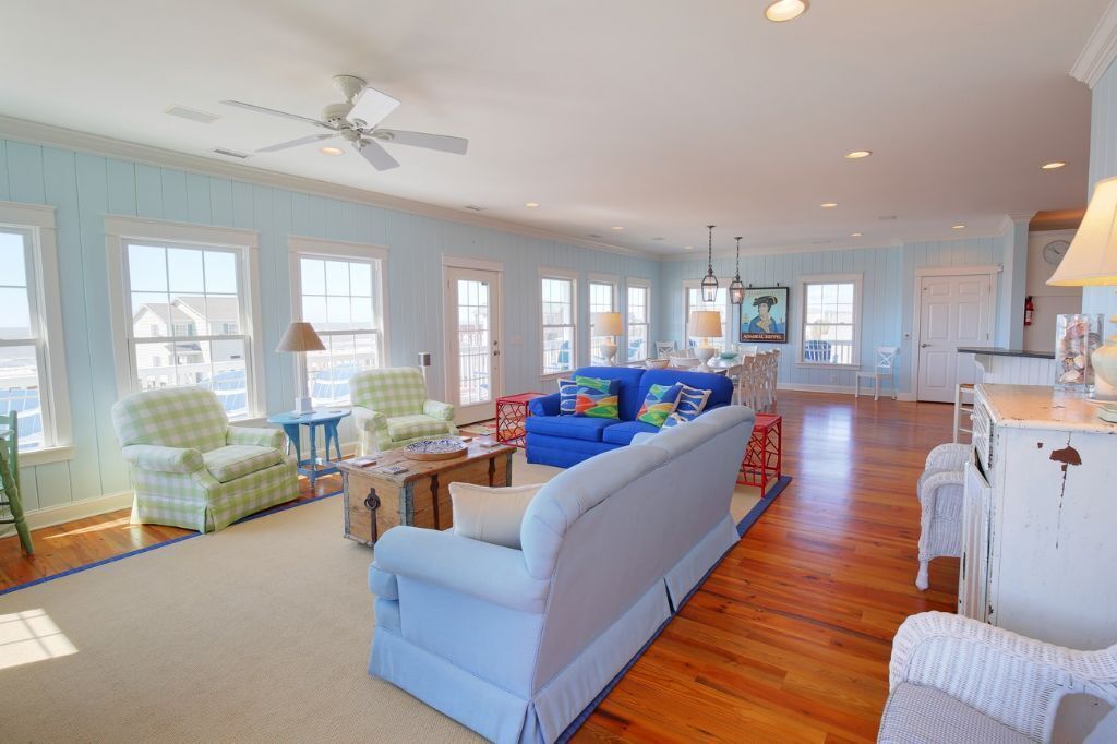 House, 6 Bedrooms | Living room | TV