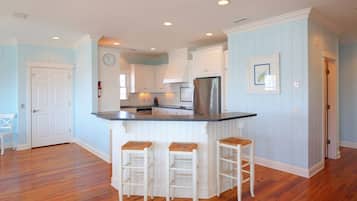 Hus, 6 soverom | Eget kjøkken | Kjøleskap, mikrobølgeovn, ovn og kokeplater