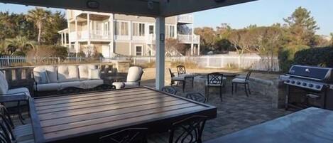 House, 6 Bedrooms | Balcony