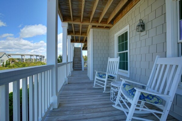 House, 6 Bedrooms | Balcony
