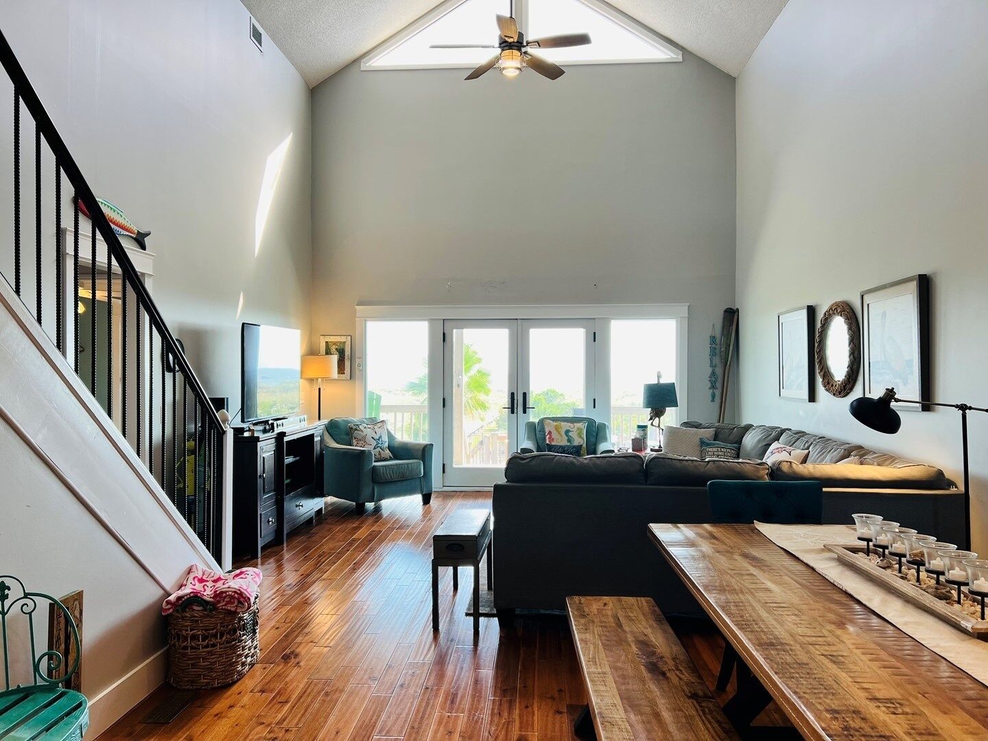 House, 5 Bedrooms | Living area | TV, DVD player