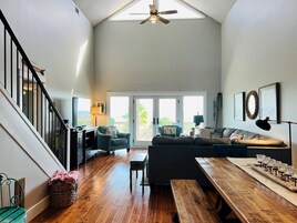 House, 5 Bedrooms | Living area | TV, DVD player