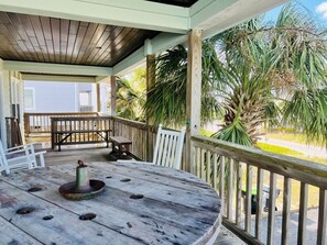 House, 5 Bedrooms | Outdoor dining - Raising The Bar 5 Bedroom Home by RedAwning (Supply)
