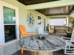 House, 5 Bedrooms | Outdoor dining