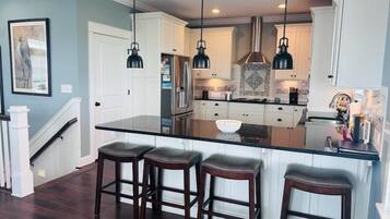 House, 4 Bedrooms | Private kitchen | Full-sized fridge, microwave, oven, stovetop