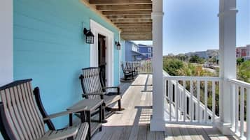 House, 4 Bedrooms | Terrace/patio