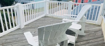 Sandy Toes 3 Bedroom Home by RedAwning