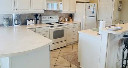 Sandy Toes 3 Bedroom Home by RedAwning