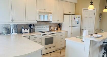 Sandy Toes 3 Bedroom Home by RedAwning