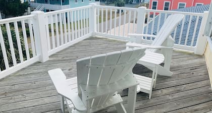 Sandy Toes 3 Bedroom Home by RedAwning