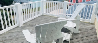 Sandy Toes 3 Bedroom Home by RedAwning