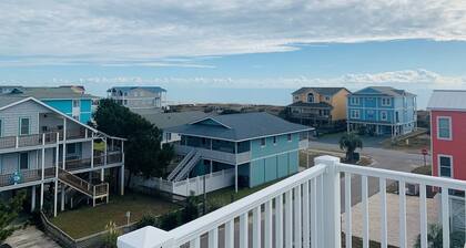 Sandy Toes 3 Bedroom Home by RedAwning