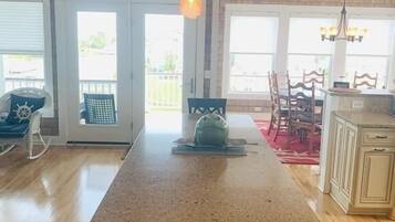 House, 5 Bedrooms | Dining