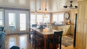 Hus, 5 soverom | Eget kjøkken | Kjøleskap, mikrobølgeovn, ovn og kokeplater