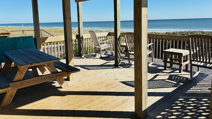 Summer Sandcastle 5 Bedroom Home by RedAwning