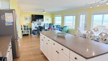 House, 5 Bedrooms | Interior