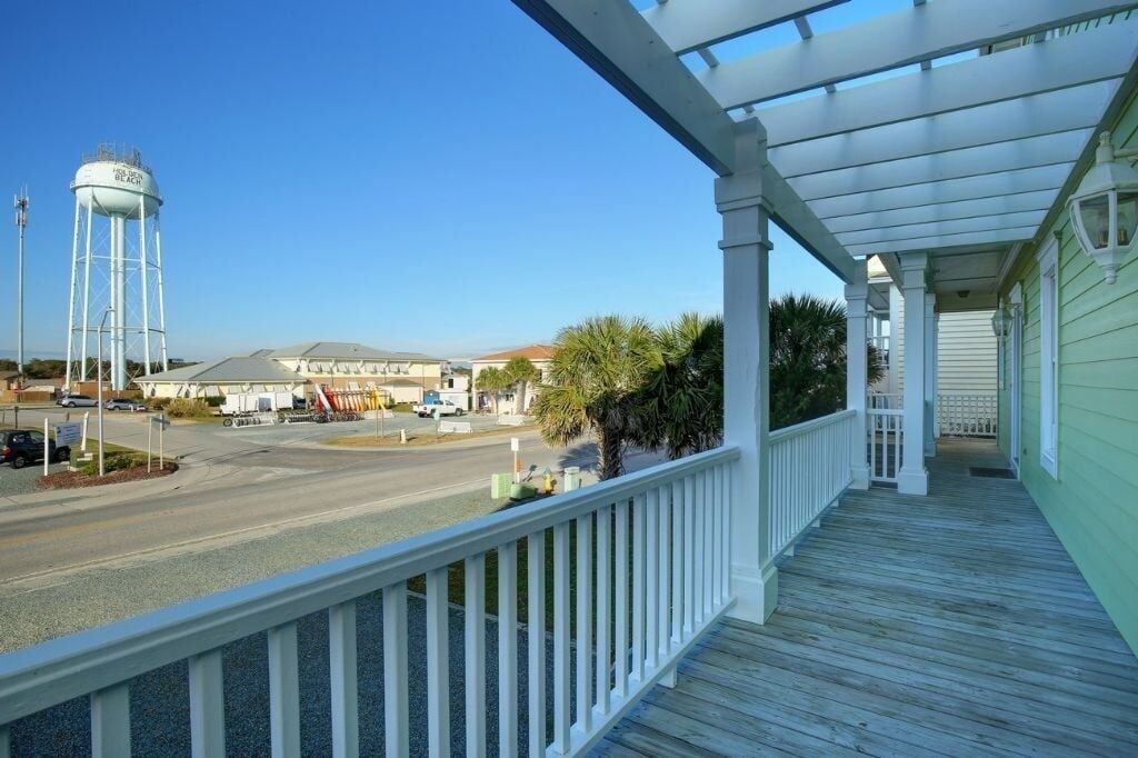 House, 4 Bedrooms | Property grounds