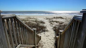 House, 6 Bedrooms | Beach | On the beach