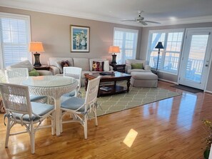 House, 4 Bedrooms | Tempat makan