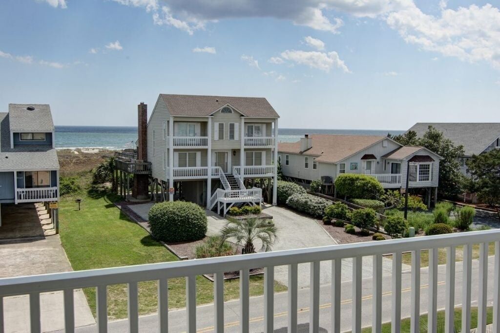 House, 4 Bedrooms | Property grounds