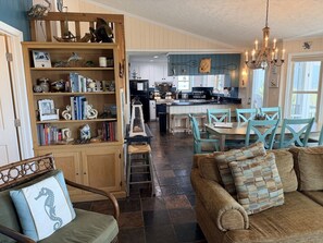 Maison, 4 chambres | Aire de séjour | Téléviseur à écran plat