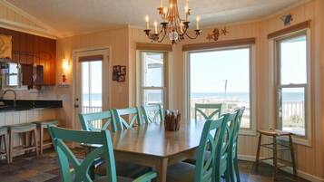 House, 4 Bedrooms | Dining