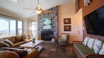 Hus, 4 soverom | Oppholdsområde | Flatskjerm-TV