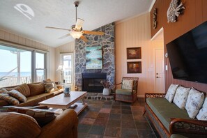 House, 4 Bedrooms | Living area