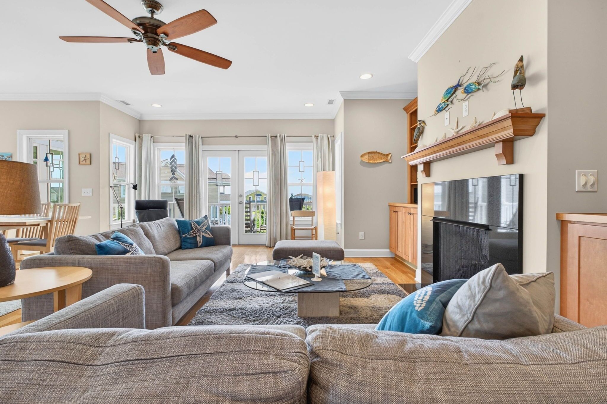 House, 5 Bedrooms | Living area | TV, DVD player