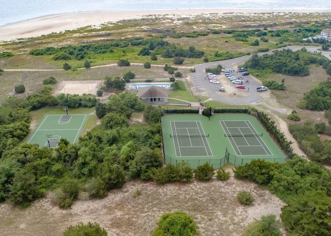 House, 5 Bedrooms | Sport court