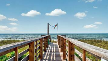 House, 4 Bedrooms | Beach | On the beach