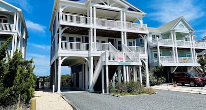 Best Day Ever 4 Bedroom Home by RedAwning