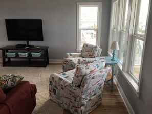 House, 4 Bedrooms | Living area | TV, DVD player